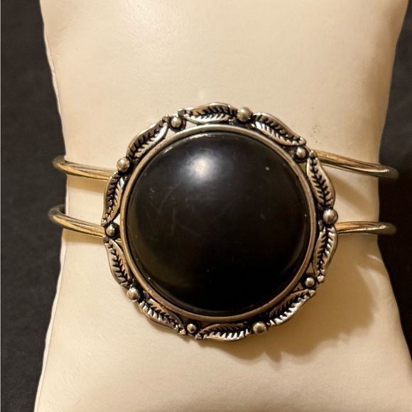 Black & Silver Women's bracelet w/ accent Black Stone - Picture 2 of 4